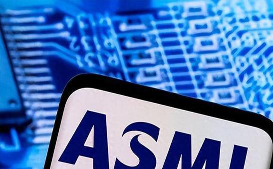 Samsung Galaxy Z Fold 6 May Come with a Stylus Holder Case